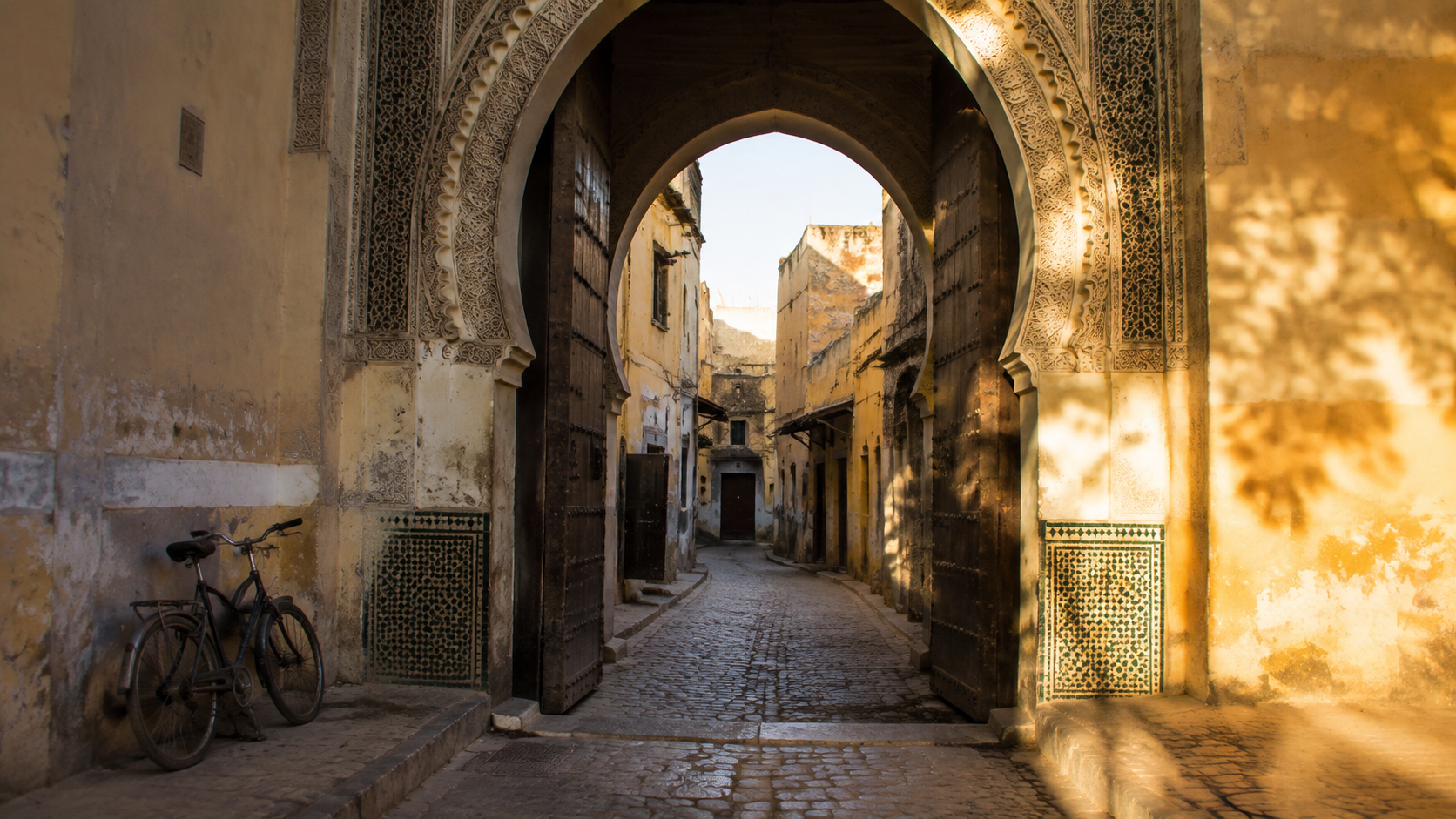 Portes et quartiers : lire les seuils de Fès